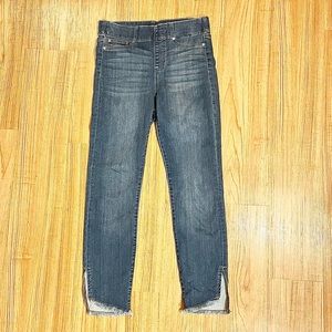 Worn once. Skinny Crop Liverpool denim size 0/25.